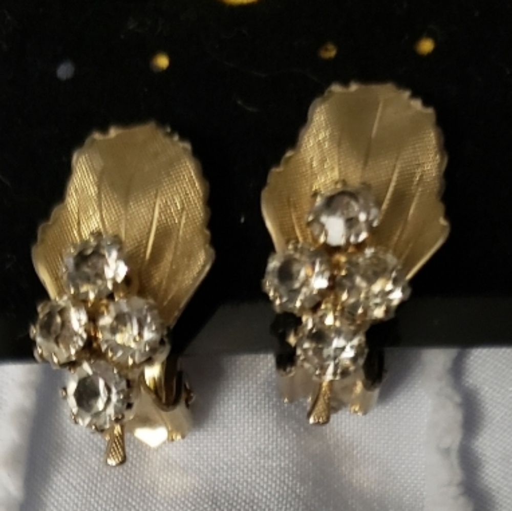 Elegant Gold Tone Crystal Women's Earrings